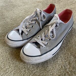 Gray and pink Low-Top Converse